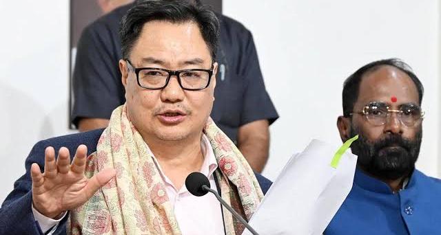 जीडीपी आंकड़ों पर कांग्रेस और बीजेपी आमने-सामने: केरल कांग्रेस के 'बीयर मग' पोस्ट पर किरेन रिजिजू का तीखा पलटवार