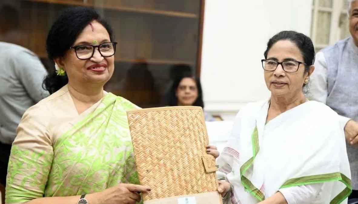 ममता बनर्जी को लगा बड़ा झटका: टीएमसी की दिग्गज नेता चंद्रिमा 'भट्टाचार्य ने सभी पदों से दिया इस्तीफा
