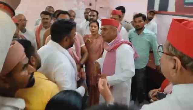 बांदा कार्यालय में हाई-वोल्टेज ड्रामा: जयंती मंच पर भिड़े सांसद और विधायक, 'अखिलेश भैया' तक पहुंचा विवाद