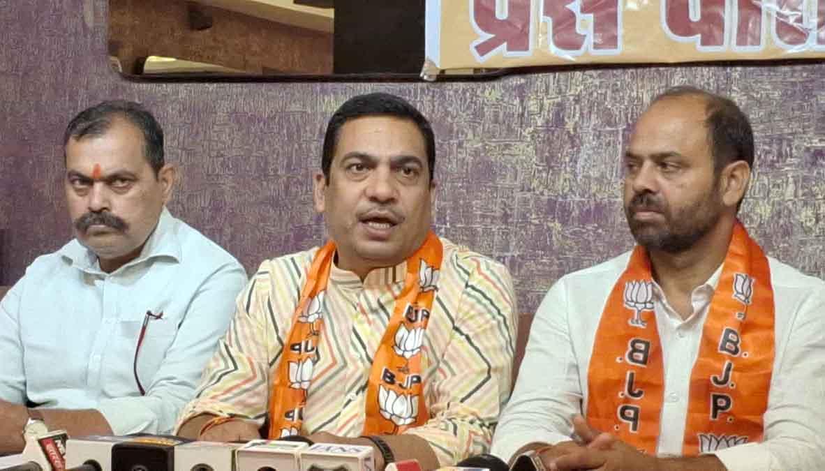 'कमरें में बंद करके पीटेंगे, तो भी जेएमएम का साथ नहीं छोड़ेगी कांग्रेस' — बीजेपी नेता भानु प्रताप शाही का तीखा तंज