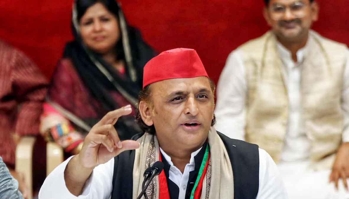 अखिलेश का 'मास्टरस्ट्रोक'; PDA के संग 'सॉफ्ट हिंदुत्व' का कॉकटेल, बदल गई सपा की सियासी शैली