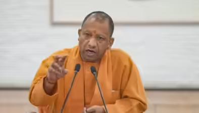 "गिरगिट भी शरमा जाए": विधानमंडल में सपा-कांग्रेस पर बरसे सीएम योगी, पेश किया निंदा प्रस्ताव