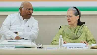 कांग्रेस में बड़े फेरबदल की सुगबुगाहट: सोनिया गांधी के घर जुटे दिग्गज, जमीनी स्तर पर पार्टी को धार देने की रणनीति पर मंथन