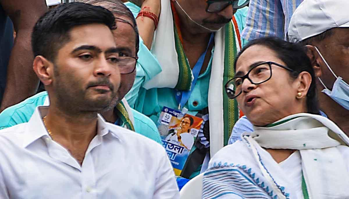बंगाल में तृणमूल के भीतर 'तख्तापलट': बागी गुट ने बनाई नई राष्ट्रीय कार्यसमिति; ममता और अभिषेक पद से हटाए गए