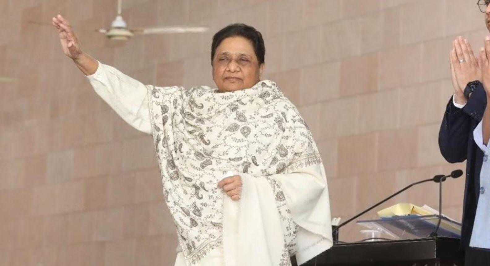 मिशन 2027: यूपी में मायावती ने फिर चला 'सोशल इंजीनियरिंग' का दांव, ब्राह्मण कार्ड के साथ चुनाव मैदान में उतरीं