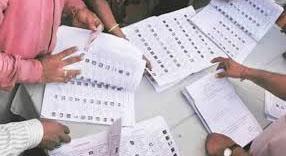यूपी में 'वोटर लिस्ट' पर आर-पार: सपा का 'फॉर्म-7' के जरिए नाम कटवाने का बड़ा आरोप, चुनाव आयोग ने बढ़ाई समय-सीमा