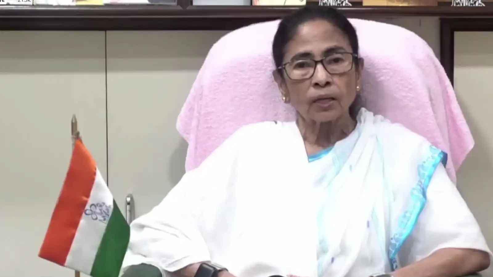 ममता बनर्जी का बड़ा हमला: "हमें जबरदस्ती हराया गया, समझौता कर लेती तो आज यह सब नहीं झेलना पड़ता",'जमीर नहीं बेचूंगी, गद्दारों के दम पर चल रही भाजपा