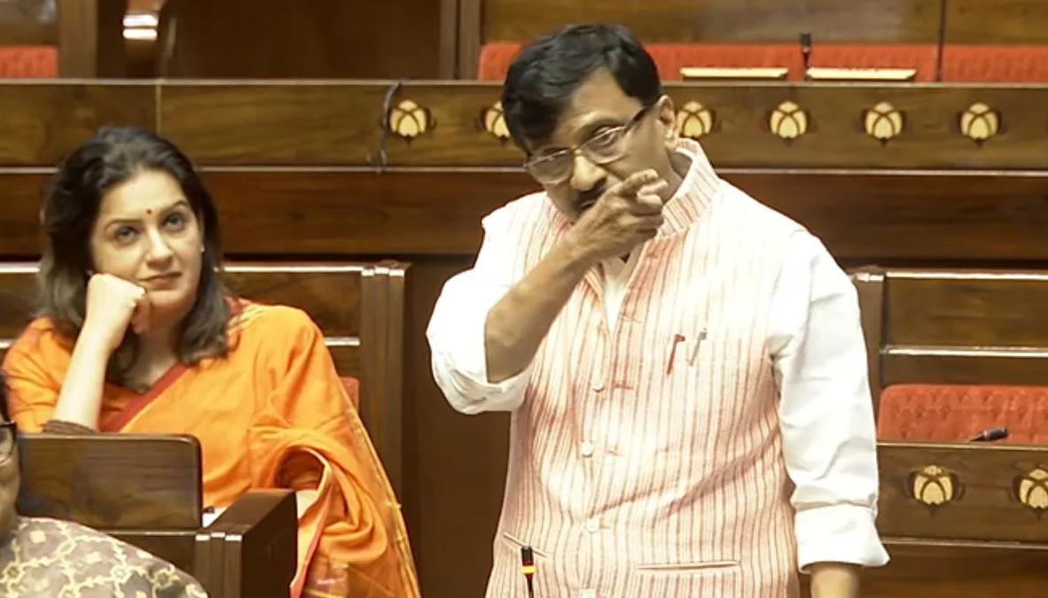 संजय राउत का केंद्र सरकार पर प्रहार: "आपातकाल की शुरुआत छात्र आंदोलन से हुई थी, इसलिए डरती है सरकार", लापता गृहमंत्री' नाम से फिल्म बनाऊंगा