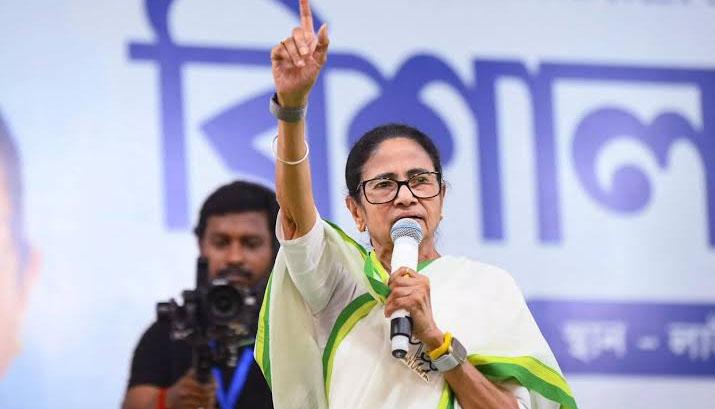 बंगाल चुनाव 2026: ममता बनर्जी के 'तीन अस्त्र'— खान-पान की आजादी, आलू किसान और 'बाहरी' वोटर का मुद्दा