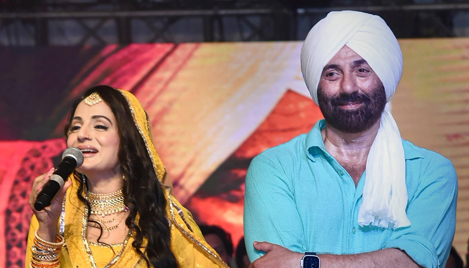 "तारा सिंह की वापसी: अमीषा पटेल ने 'गदर 3' पर दिया बड़ा अपडेट, बॉक्स ऑफिस पर 500 करोड़ का लक्ष्य!"
