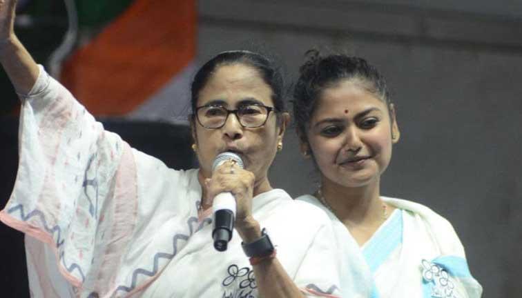 ममता का किला ध्वस्त! बंगाल में सत्ता परिवर्तन के बाद ताश के पत्तों की तरह बिखरी TMC, फायरब्रांड सयानी घोष भी हुईं बागी