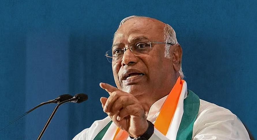 भोपाल में गरजी कांग्रेस: "तानाशाही रवैया अपना रही मोदी सरकार", किसान महाचौपाल में खड़गे का तीखा प्रहार