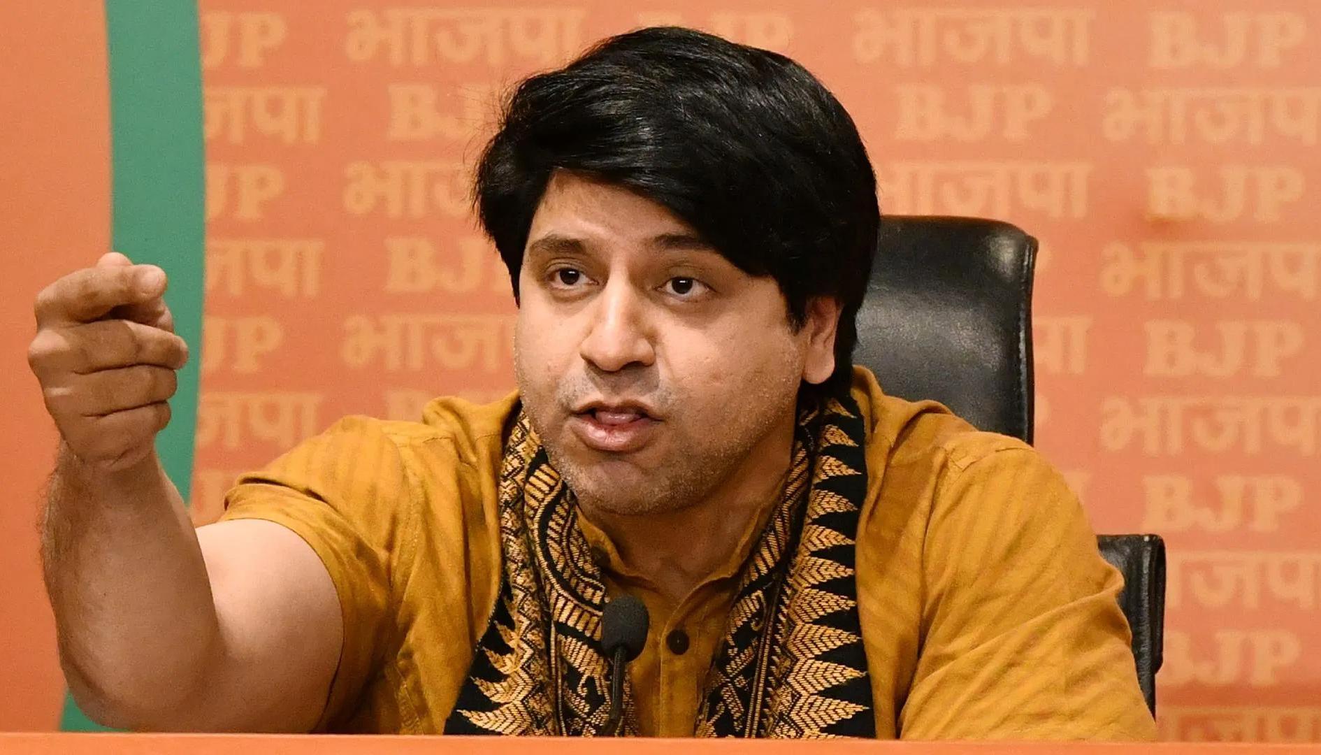 क्या शहजाद पूनावाला का बीजेपी से मोहभंग? 'X' बायो से हटाया पद, सियासी गलियारों में अटकलें तेज, क्या बीजेपी से देंगे इस्तीफा?
