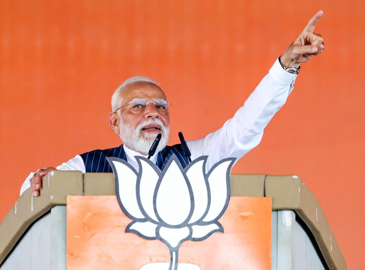 पीएम मोदी का विपक्ष पर प्रहार: "टीएमसी और कांग्रेस ने रची बेटियों के खिलाफ साजिश"