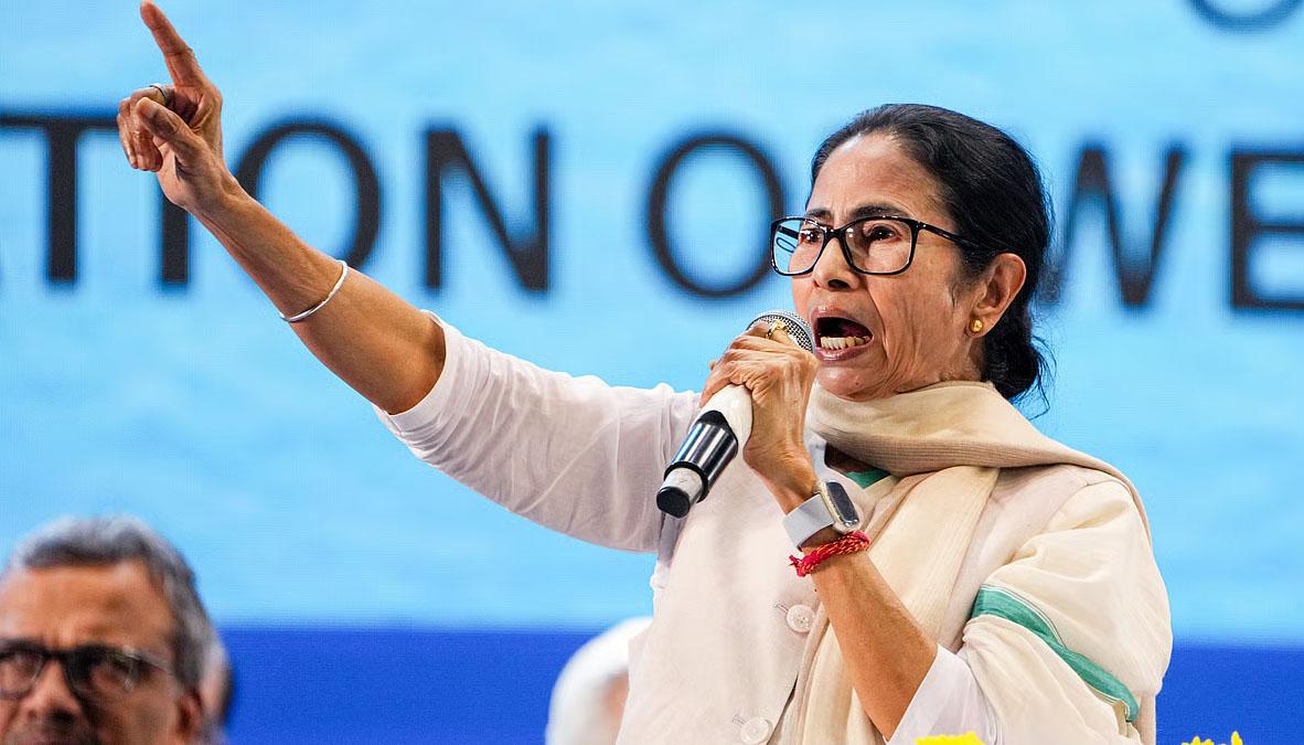 ममता बनर्जी का मयनागुड़ी से चुनावी हुंकार: "आज वोट छीन रहे हैं, कल NRC से नागरिकता छीनेंगे"