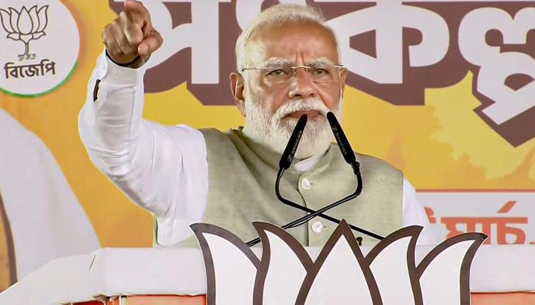 हल्दिया में गरजे पीएम मोदी: 'बंगाल में उद्योगों पर लटके ताले, सिर्फ घुसपैठियों की फैक्ट्रियां फली-फूलीं'