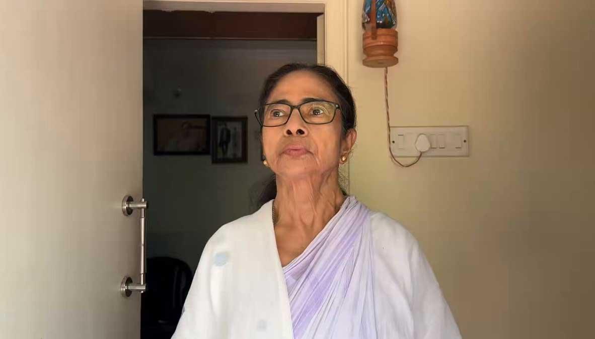 अपनों की बगावत ने बदला बंगाल का सियासी समीकरण. दांव पर तृणमूल का नाम, निशान और भविष्य, ममता के पास अब क्या विकल्प?