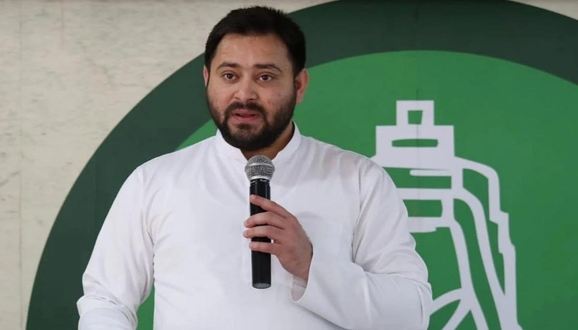 सरेआम सिर काट कर बाजार में घूमा हत्यारा, फिर भीड़ ने उसे पीट-पीटकर मार डाला; तेजस्वी ने कहा— 'यह महाचौपट राज'