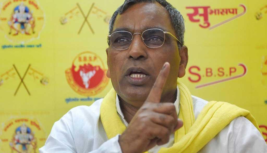 यूपी में सियासी घमासान: कारोबारी संदीप सिंह हत्याकांड पर राजभर का अखिलेश पर तीखा हमला, कहा- 'उल्टा चोर कोतवाल को डांटे'