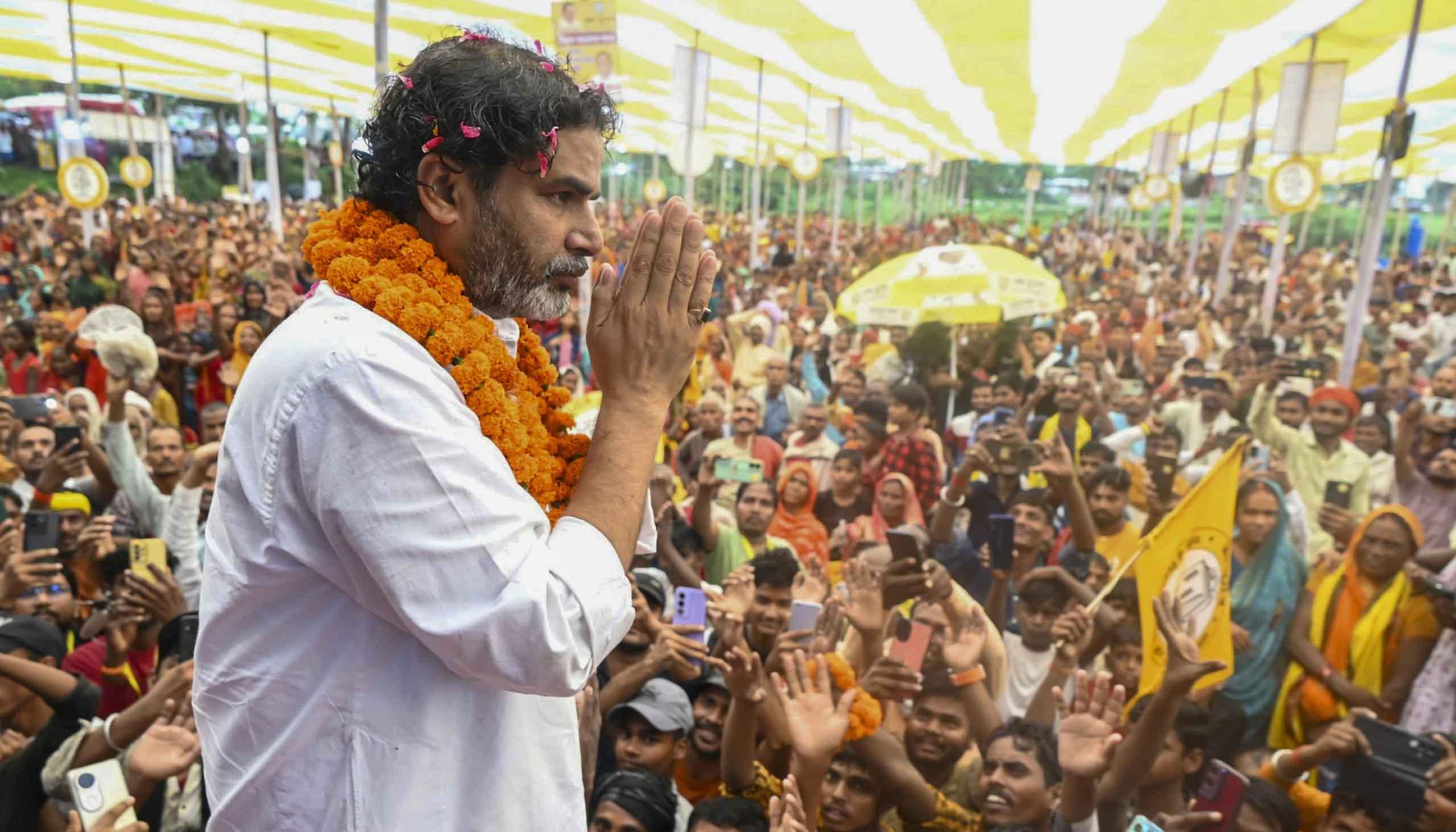 बिहार की राजनीति में फिर गर्माया 'जीविका दीदी' का मुद्दा: प्रशांत किशोर का आरोप, चुनाव आयोग के बाहर धरने की चेतावनी