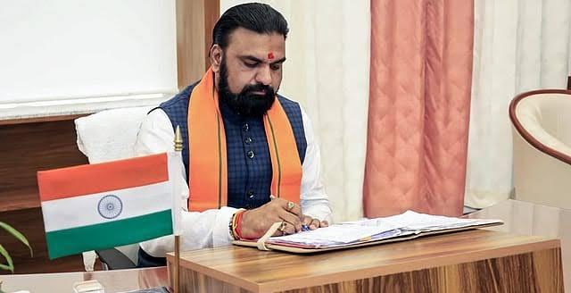 बिहार में बदला अफसरों का मिजाज: विधायकों-सांसदों का कॉल न उठाना अब पड़ेगा भारी, जारी हुए सख्त नियम