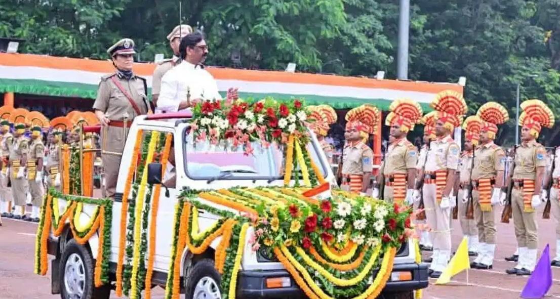 परीक्षाओं में धांधली और पेपर लीक पर सख्त हुए सीएम हेमंत सोरेन: बोले—'युवाओं का भरोसा टूटने नहीं देंगे'